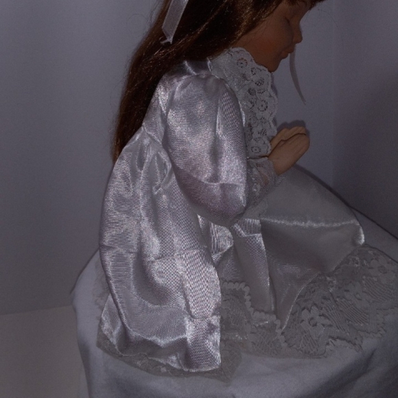 Vintage 10" Tall Porcelain Kneeling/Praying Soft Body Communion Doll No Stand - Picture 8 of 9